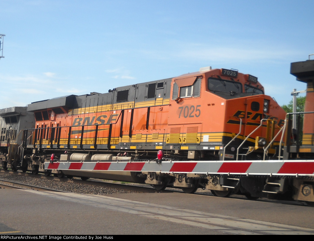 BNSF 7025